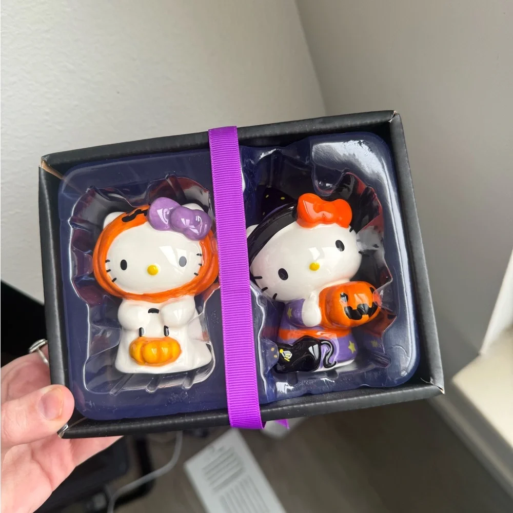 New in box Hello Kitty Halloween Figurines Set Salt & Pepper Shakers